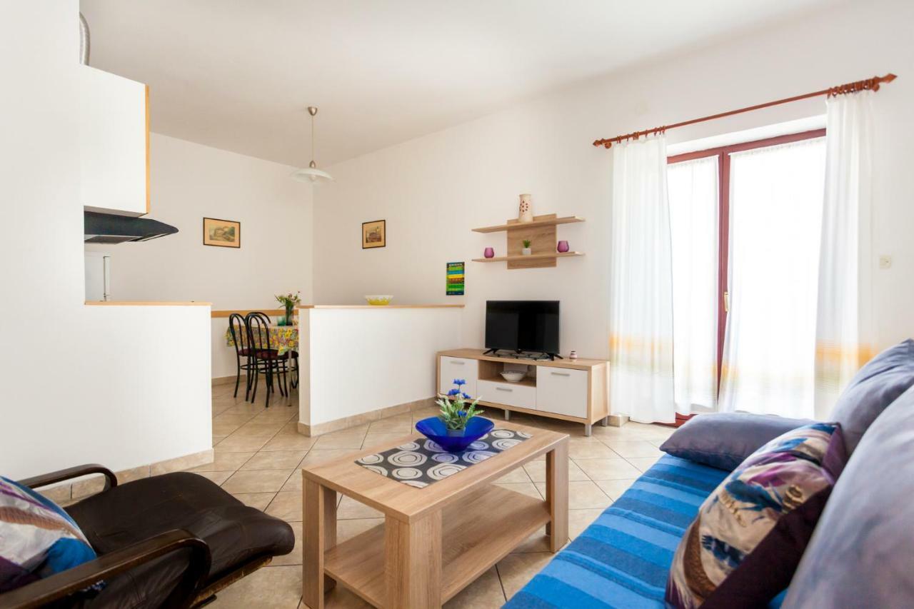 Belavic By El-pi Tours Apartma Njivice