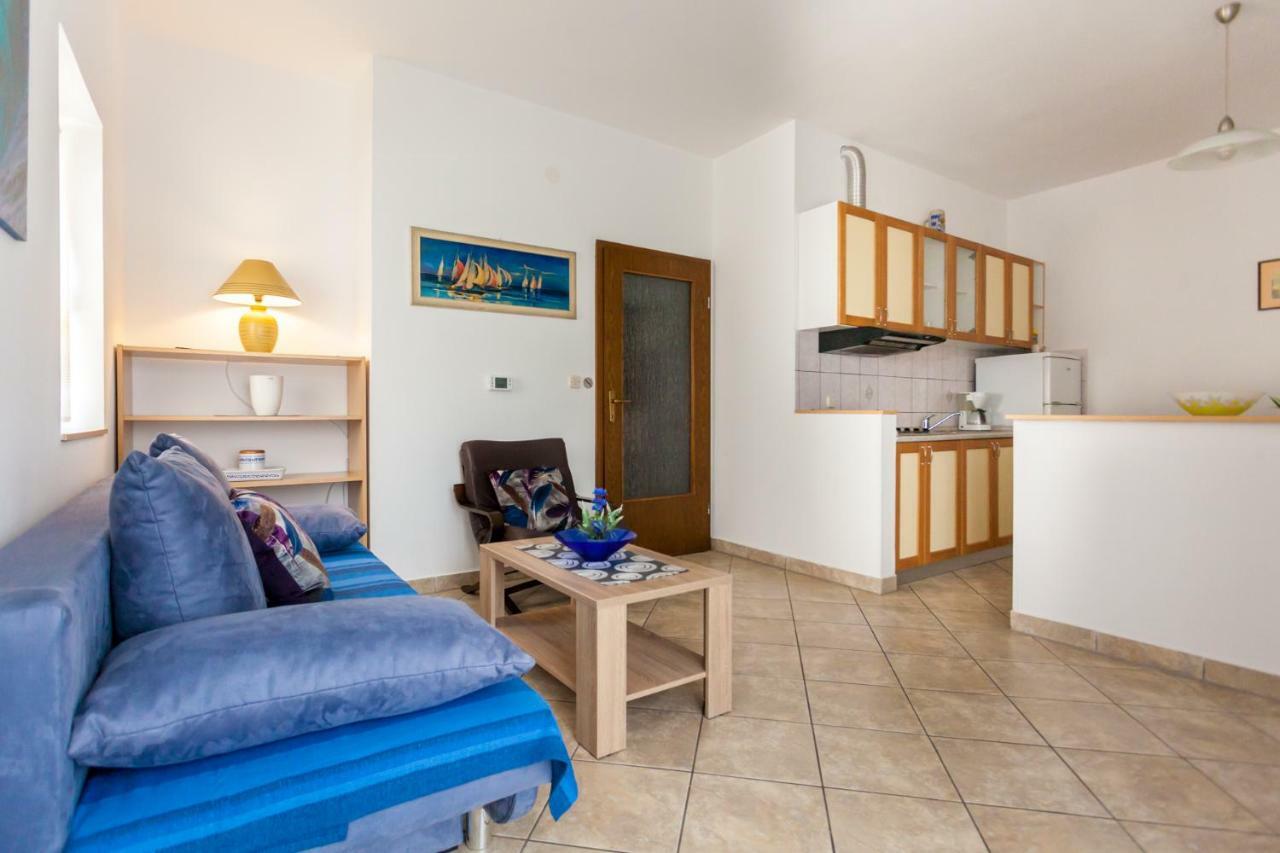 Belavic By El-pi Tours Apartma Njivice